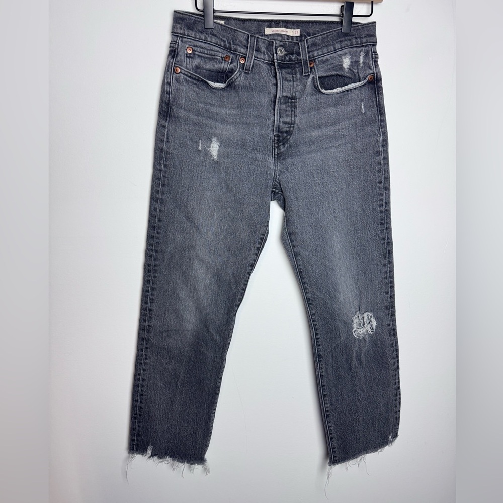 Levi’s Wedgie Straight Raw Hem Jeans - Picture 4 of 10